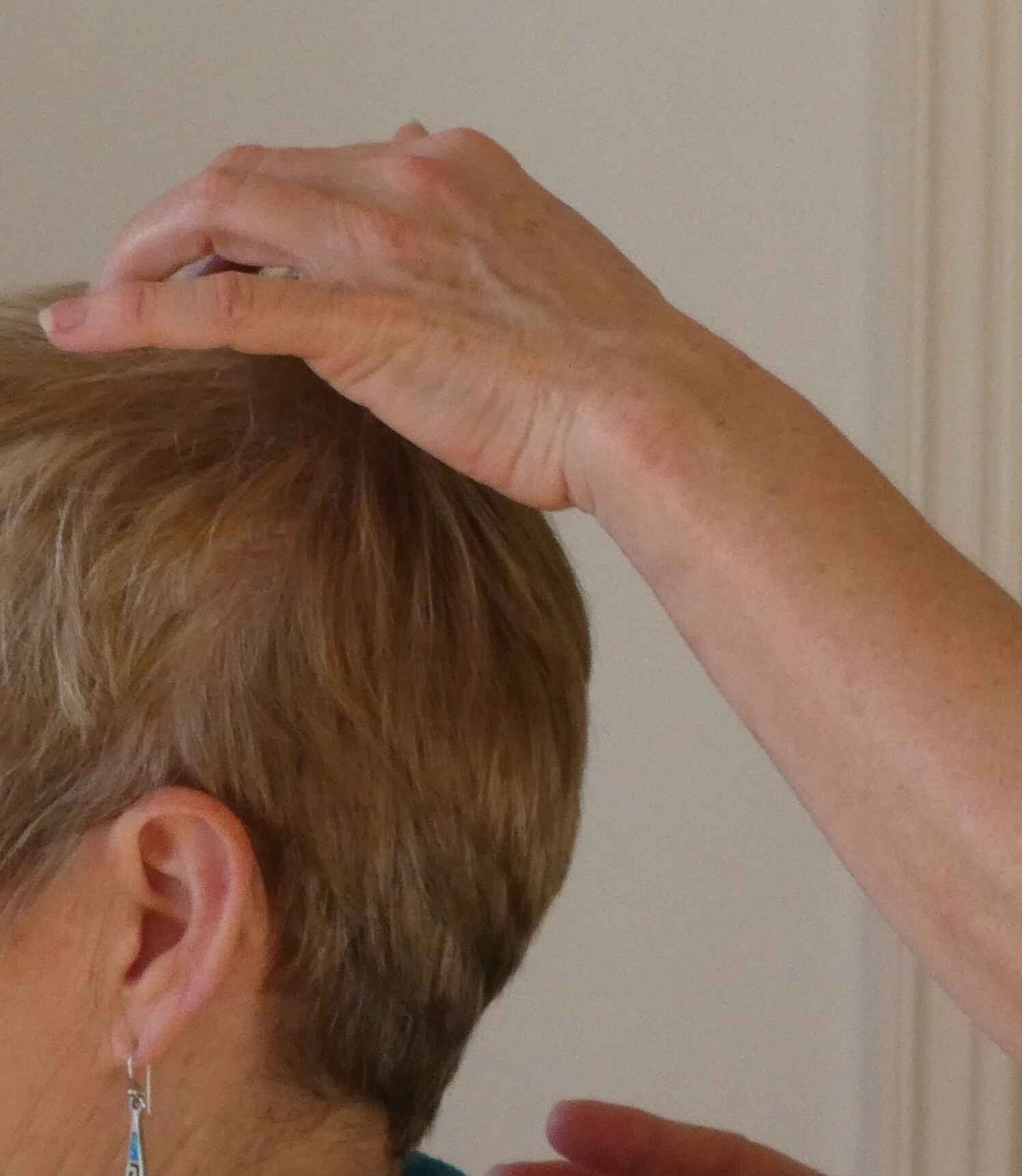 Gentle metamorphic technique on the head