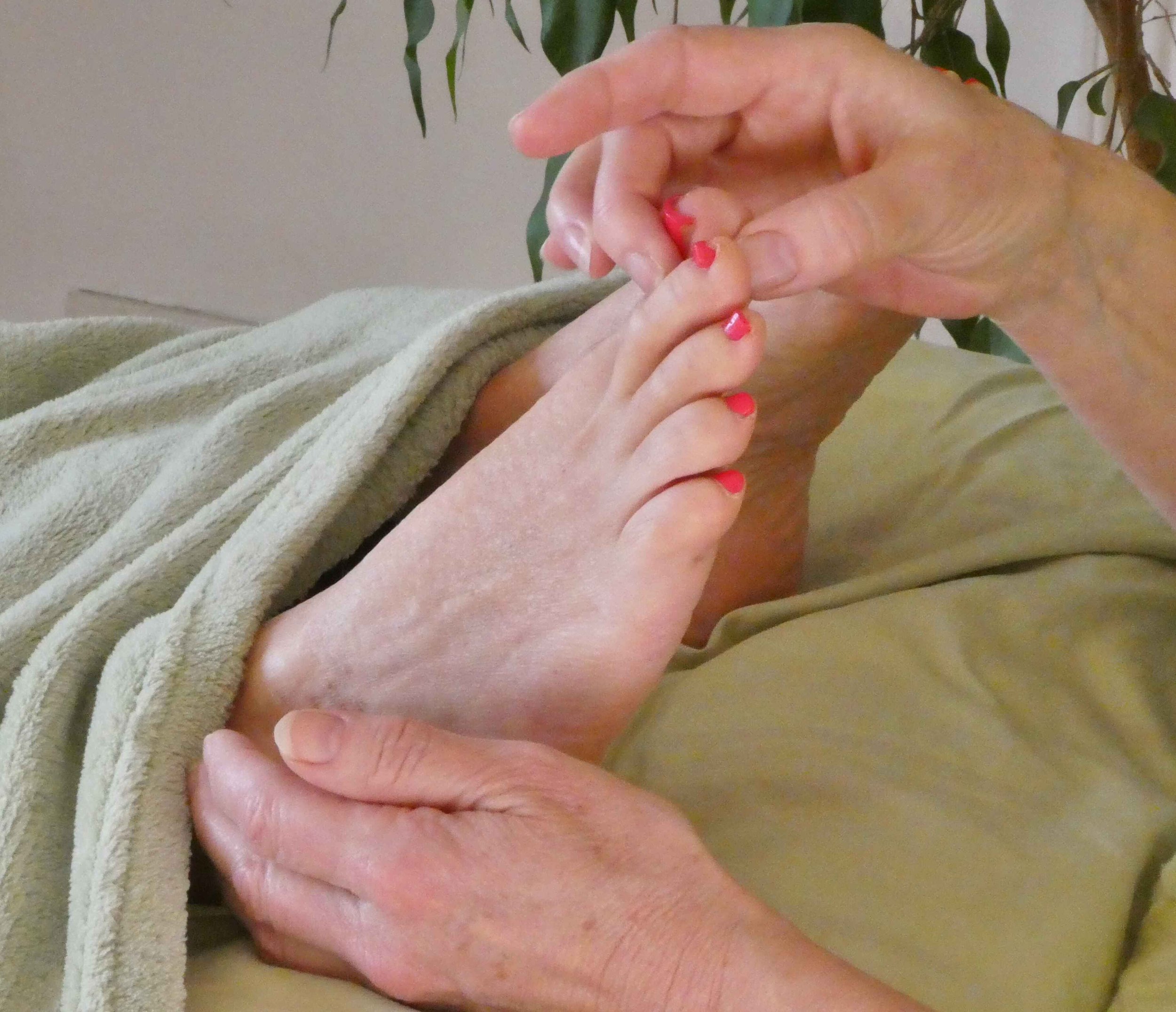 Gentle metamorphic technique on the feet